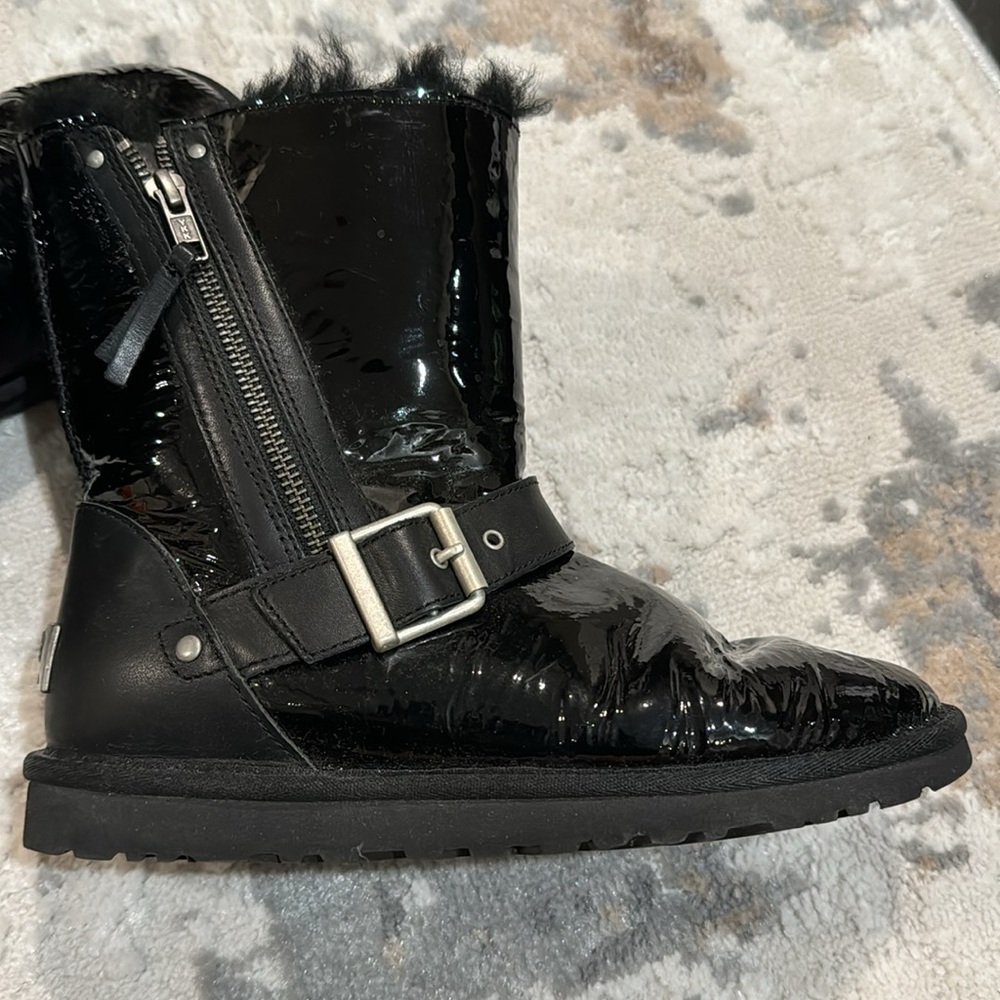 Shiny Uggs boots - Picture 2 of 4